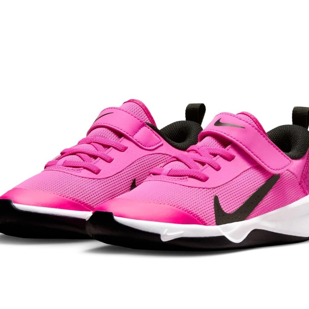 NIKE kids Omni Multi-court shoes